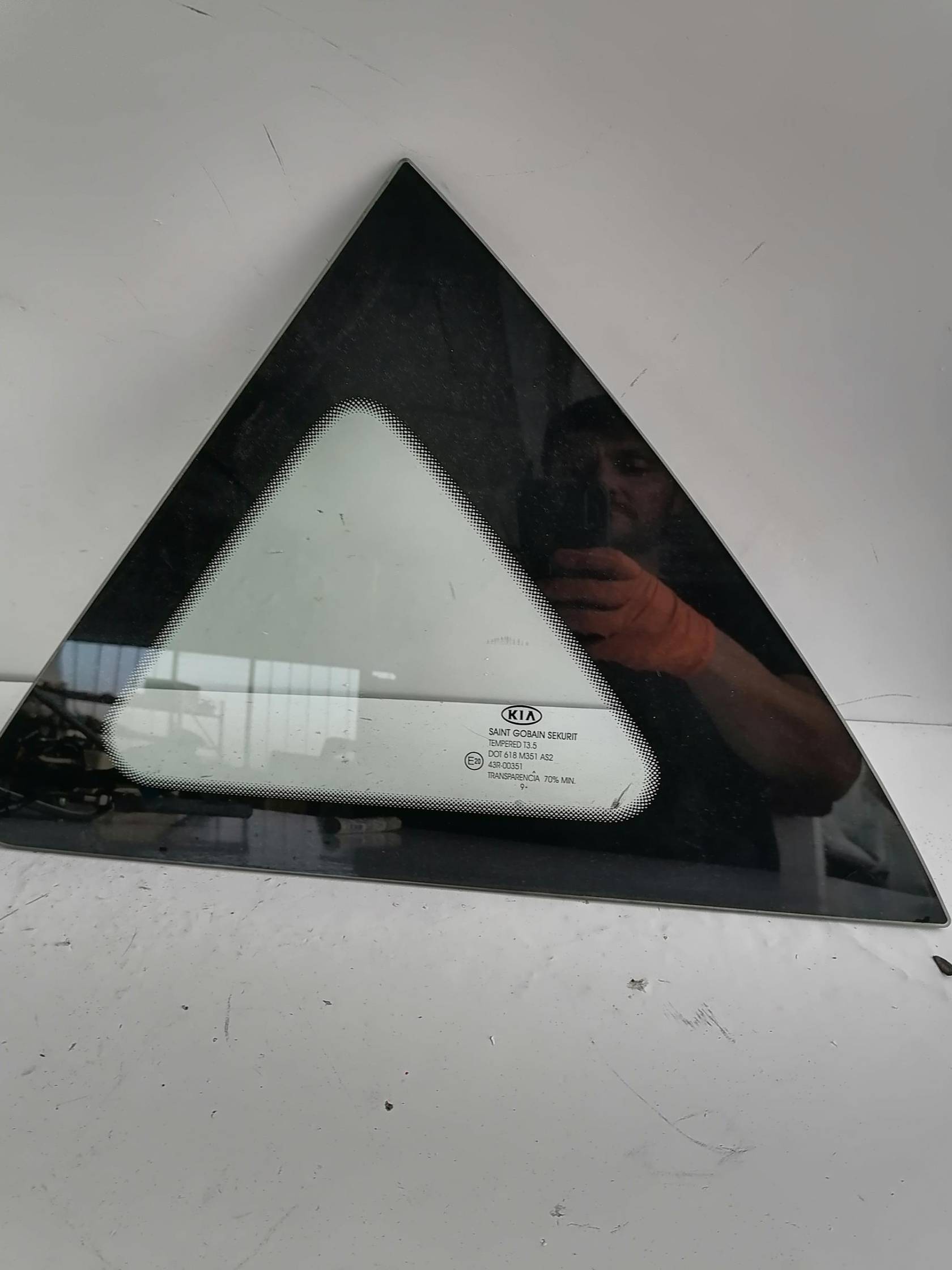 Fisso angolare parafango post. sx.